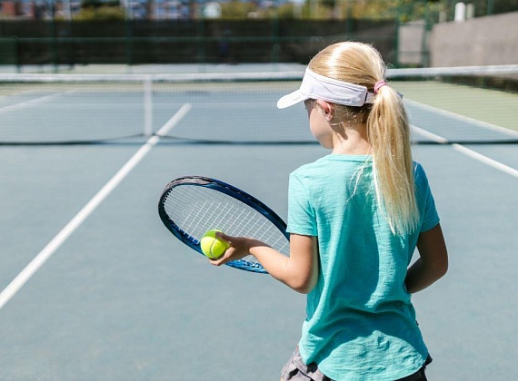 Стоит ли отдавать ребенка в секцию тенниса: какие есть плюсы и минусы
