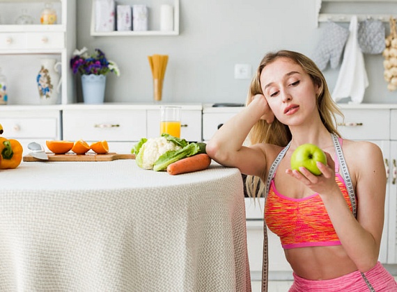 Минус килограммы — плюс энергия: что убрать из рациона, чтобы прийти в форму